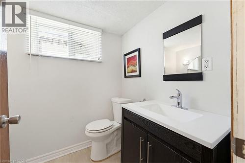 26 Rivercrest Road, Hamilton, ON - Indoor Photo Showing Bathroom