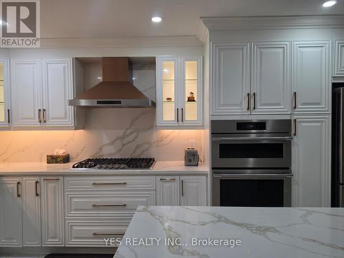 52 Hollingsworth Circle, Brampton, ON - Indoor Photo Showing Kitchen
