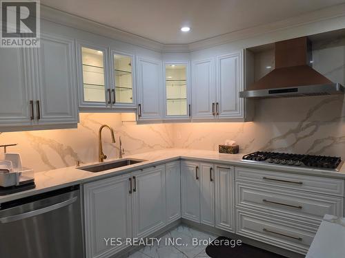 52 Hollingsworth Circle, Brampton, ON - Indoor Photo Showing Kitchen