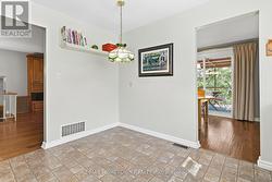 Eat- in kitchen - 