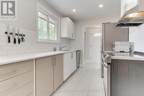 7641 Anaka Drive, Mississauga, ON - Indoor Photo Showing Kitchen