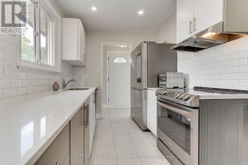 7641 Anaka Drive, Mississauga, ON - Indoor Photo Showing Kitchen