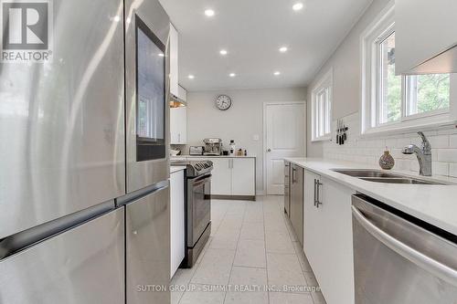 7641 Anaka Drive, Mississauga, ON - Indoor Photo Showing Kitchen With Double Sink With Upgraded Kitchen