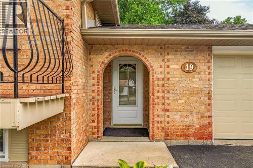 19 Burns Place, Caledonia, ON - Outdoor With Exterior