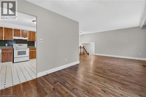 19 Burns Place, Caledonia, ON - Indoor Photo Showing Kitchen