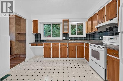 19 Burns Place, Caledonia, ON - Indoor Photo Showing Kitchen