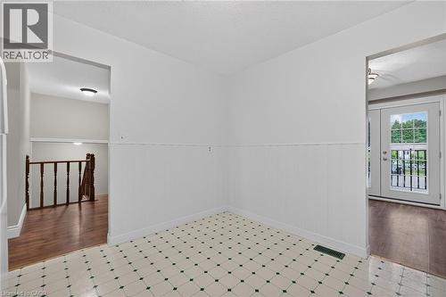 19 Burns Place, Caledonia, ON - Indoor Photo Showing Other Room