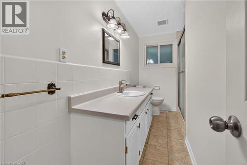 19 Burns Place, Caledonia, ON - Indoor Photo Showing Bathroom