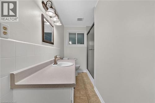19 Burns Place, Caledonia, ON - Indoor Photo Showing Bathroom
