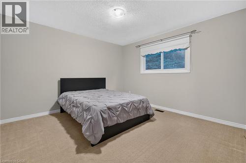 19 Burns Place, Caledonia, ON - Indoor Photo Showing Bedroom