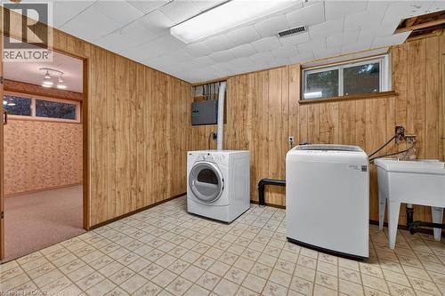 19 Burns Place, Caledonia, ON - Indoor Photo Showing Laundry Room