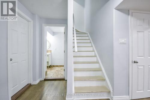 17 Crompton Drive, Barrie, ON 
