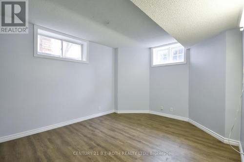 17 Crompton Drive, Barrie, ON 