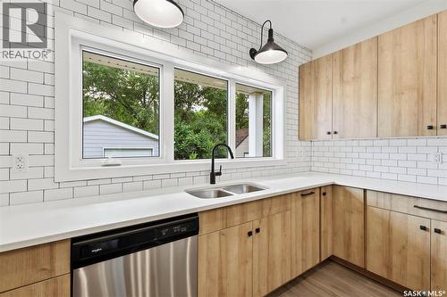 1402 Wiggins Avenue S, Saskatoon, SK - Indoor Photo Showing Kitchen With Double Sink