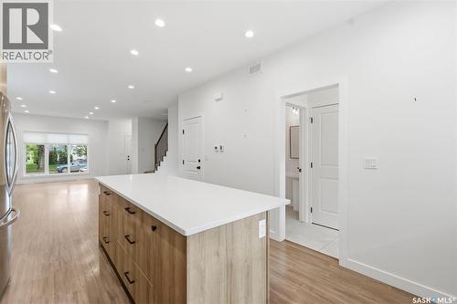 1402 Wiggins Avenue S, Saskatoon, SK - Indoor