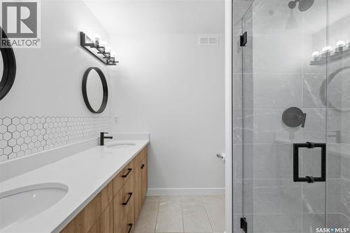 1402 Wiggins Avenue S, Saskatoon, SK - Indoor Photo Showing Bathroom