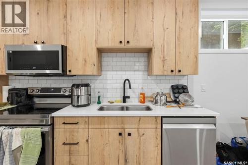 1402 Wiggins Avenue S, Saskatoon, SK - Indoor Photo Showing Kitchen With Double Sink