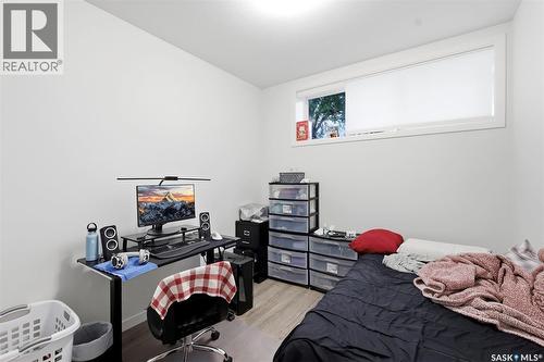 1402 Wiggins Avenue S, Saskatoon, SK - Indoor Photo Showing Bedroom