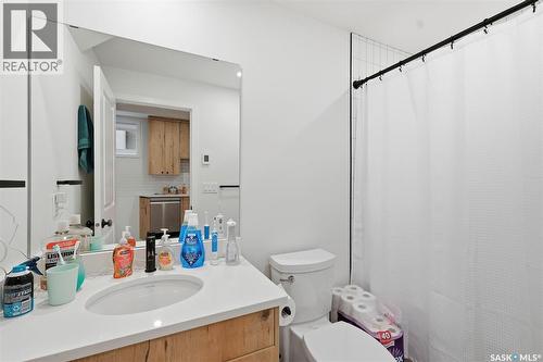 1402 Wiggins Avenue S, Saskatoon, SK - Indoor Photo Showing Bathroom