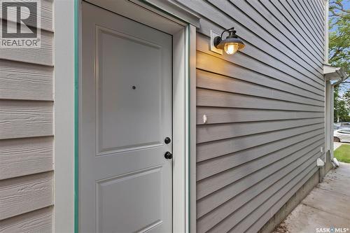 1402 Wiggins Avenue S, Saskatoon, SK - Outdoor With Exterior