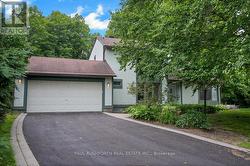 33 CAMWOOD CRESCENT Ottawa, ON K2H 7X1