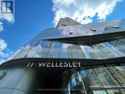 2506 - 11 WELLESLEY STREET W Toronto, ON M4Y 0G4