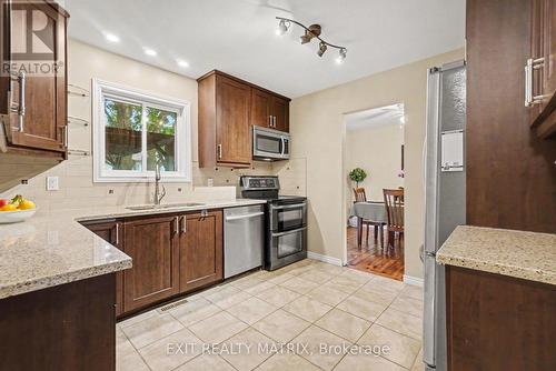 30 Bartley Crescent, Ottawa, ON - Indoor Photo Showing Kitchen