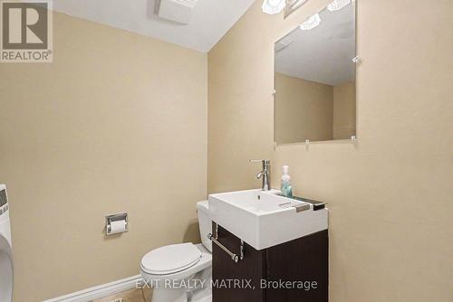 30 Bartley Crescent, Ottawa, ON - Indoor Photo Showing Bathroom