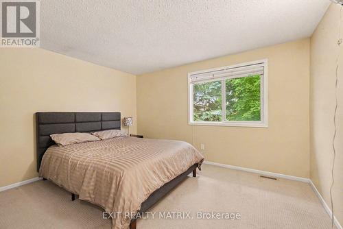 30 Bartley Crescent, Ottawa, ON - Indoor Photo Showing Bedroom