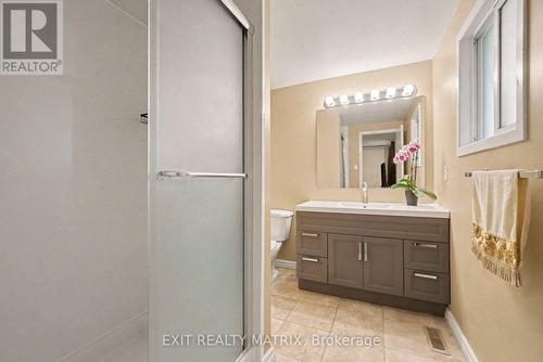 30 Bartley Crescent, Ottawa, ON - Indoor Photo Showing Bathroom