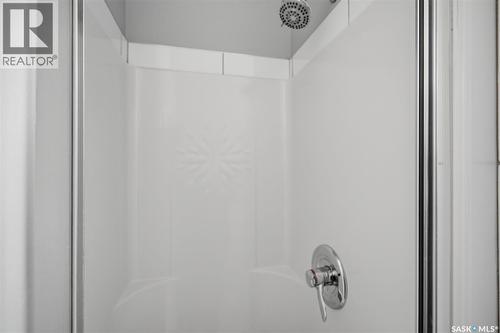 219 Ells Crescent, Saskatoon, SK - Indoor Photo Showing Bathroom