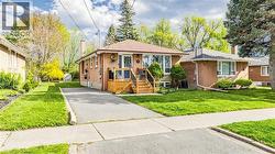 33 NEAPOLITAN Drive  Scarborough, ON M1P 4B2