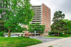 208 - 95 LA ROSE AVENUE Toronto, ON M9P 3T2