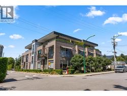 202 1591 BOWSER AVENUE  North Vancouver, BC V7P 2Y4