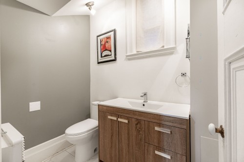 Powder room - 2-407 Boul. St-Joseph E., Montréal (Le Plateau-Mont-Royal), QC - Indoor Photo Showing Bathroom