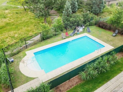 Piscine - 308-35 Av. Ernest-Rochette, La Prairie, QC - Outdoor With In Ground Pool With Backyard