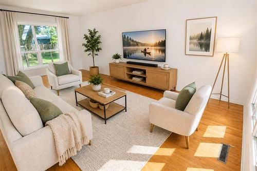 5 Cauchon Rd, Pinawa, MB - Indoor Photo Showing Living Room