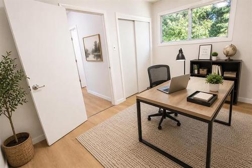 5 Cauchon Rd, Pinawa, MB - Indoor Photo Showing Office