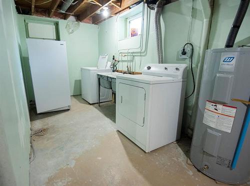 5 Cauchon Rd, Pinawa, MB - Indoor Photo Showing Laundry Room