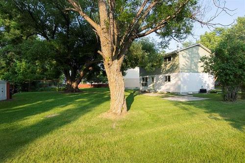 5 Cauchon Rd, Pinawa, MB - Outdoor