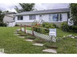 5608 122 AV NW  Edmonton, AB T5W 1S5