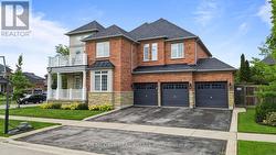 29 DELROSA WAY  Hamilton, ON L8E 6E5