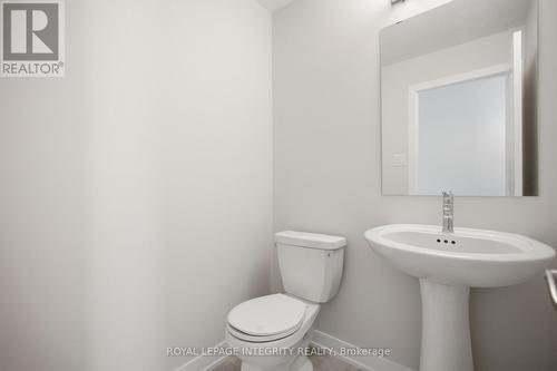 735 HAFLINGER ROW , Ottawa, Ontario K0A 2Z0 4