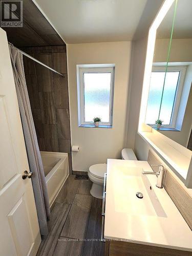 117 Westrose Avenue, Toronto, ON - Indoor Photo Showing Bathroom