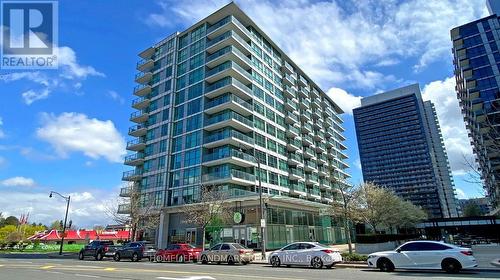 305 - 15 SINGER COURT  Toronto, ON M2K 0B1