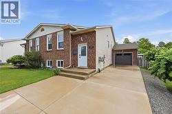 5709 DEERBROOK Street Niagara Falls, ON L2G 7V6