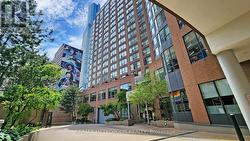 810 - 7 CARLTON STREET Toronto, ON M5B 2M3