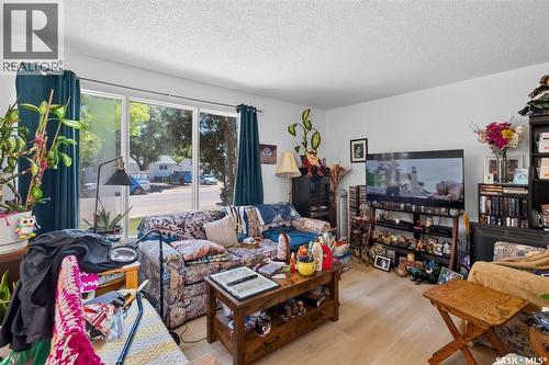 A/B 811 Steeves Avenue, Saskatoon, SK 