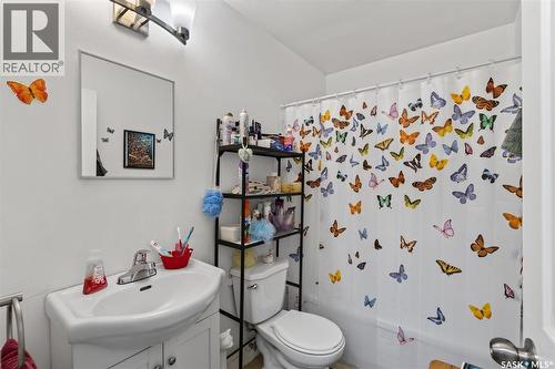 A/B 811 Steeves Avenue, Saskatoon, SK 