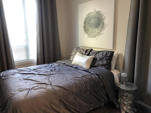 9907 91 Avenue, Edmonton, AB - Indoor Photo Showing Bedroom